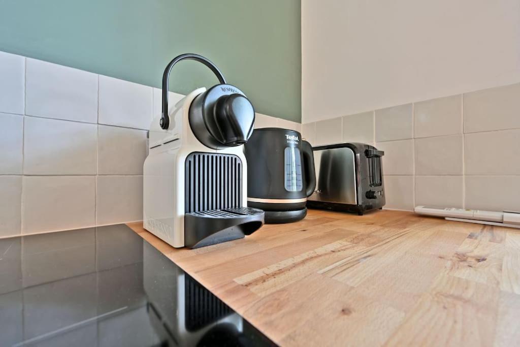 Au Coeur Des Platanes - Parking Gratuit Sous-Terrain - Clim - Balcon Apartment Avignon Exterior photo